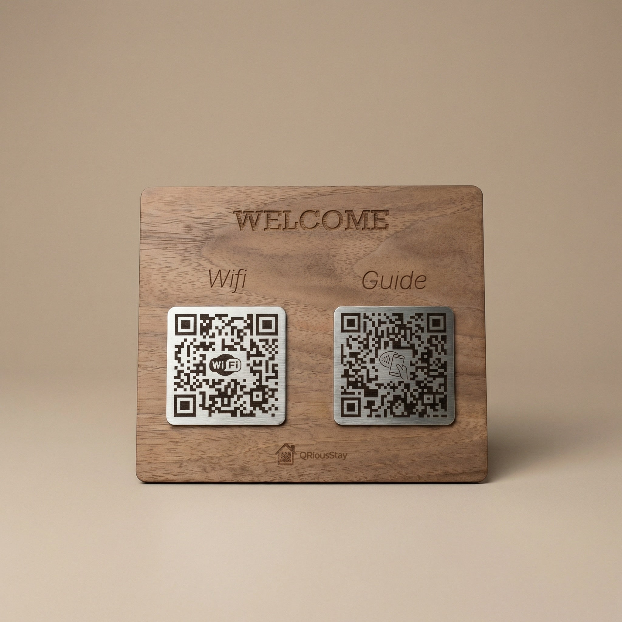 Dubbel QR-bricka i trä med NFC för WiFi och digital gästpärm